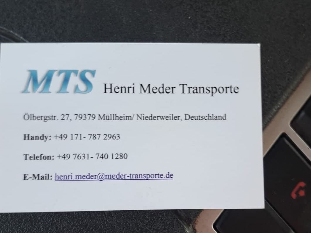 Visitenkarte auf der Mittelkonsole eines Fahrzeugs von MTS